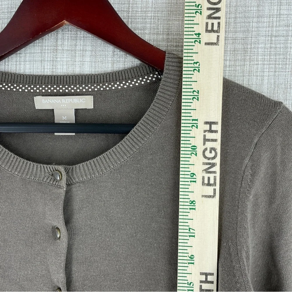 Banana Republic cardigan sweater Womens Size M light weight 2651 - Picture 3 of 6